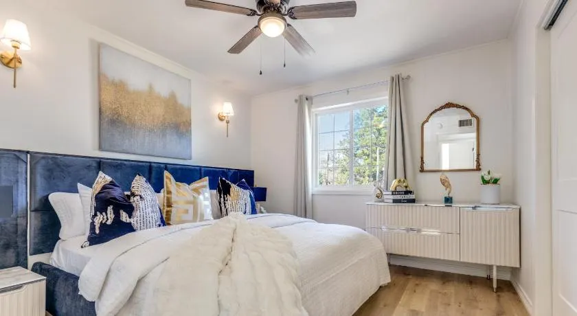 The Homestead Luxury Cozy 2BR Apartment in Nacogdoches Near SFA University and Downtown Pet Friendly Business Ready Extended Stays Welcome with Self Check In High Speed WiFi Full Kitchen In Unit Laundry Private Parking and Quiet Comfort - Image 1