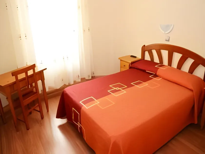 Hostal Lauria - Image 1