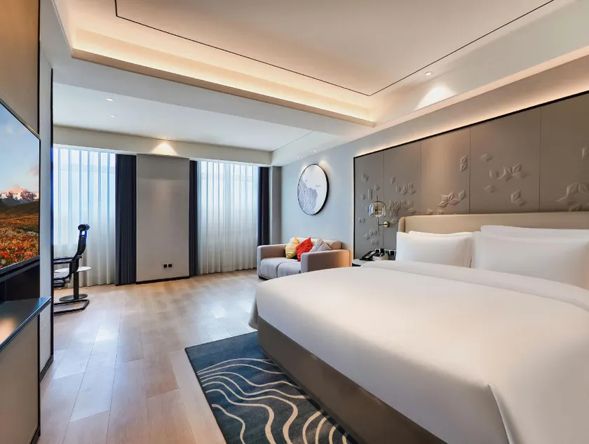 Jinyi International Hotel (Baolong Plaza) - Image 1
