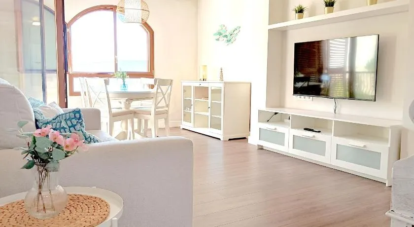 ROYAL BEACH - Appartment with sea view & terrace - Image 1
