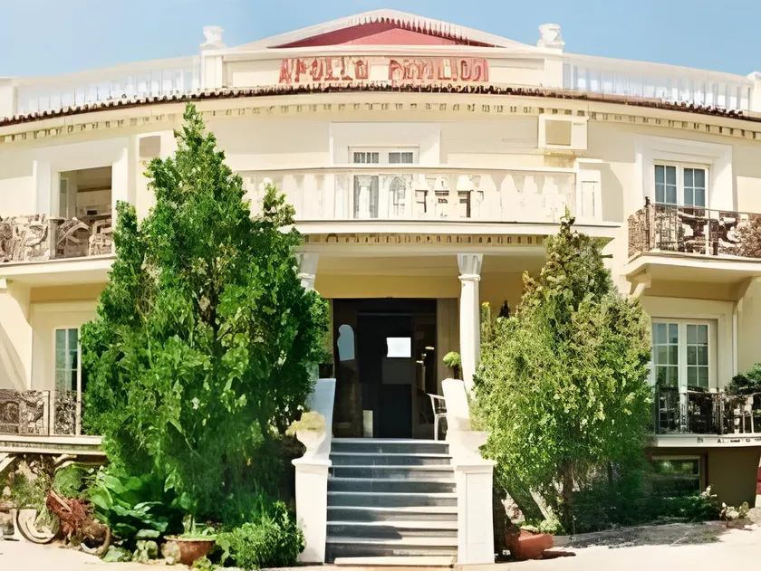 Apollo Pavilion Apartments - Image 1