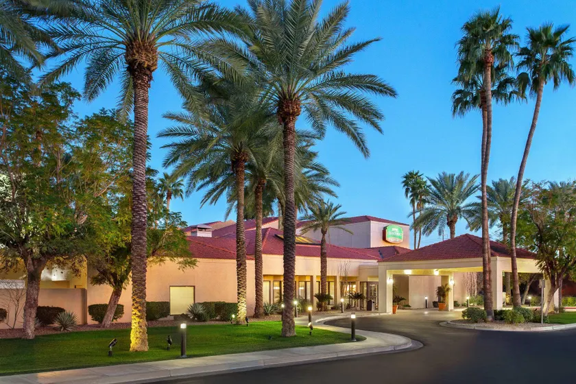 Courtyard by Marriott Phoenix North - Image 1