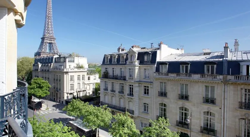 Outstanding 2 bedrooms with a terrific Eiffel Tower view - Image 1