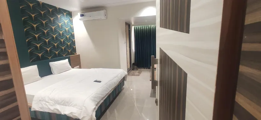 Hotel Natraj Guest House - Image 1