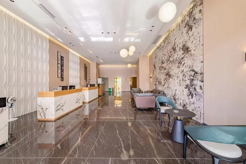 Romantic Theme Hotel Guangzhou - Image 1