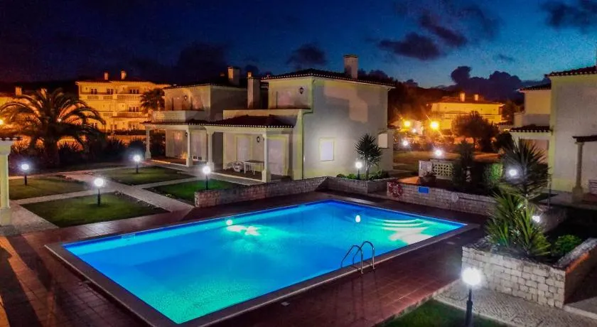 Praia Del Rei Pool View - Image 1