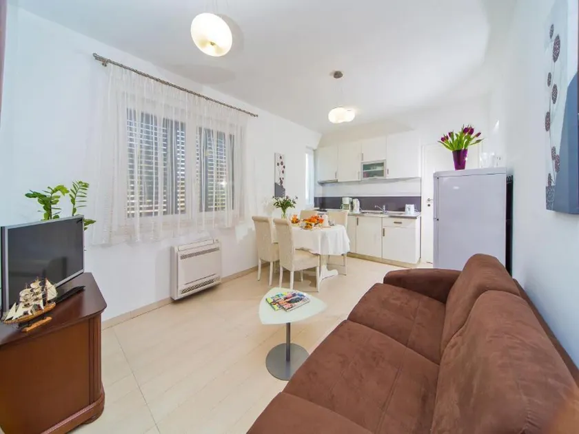4B Apartments - Image 1