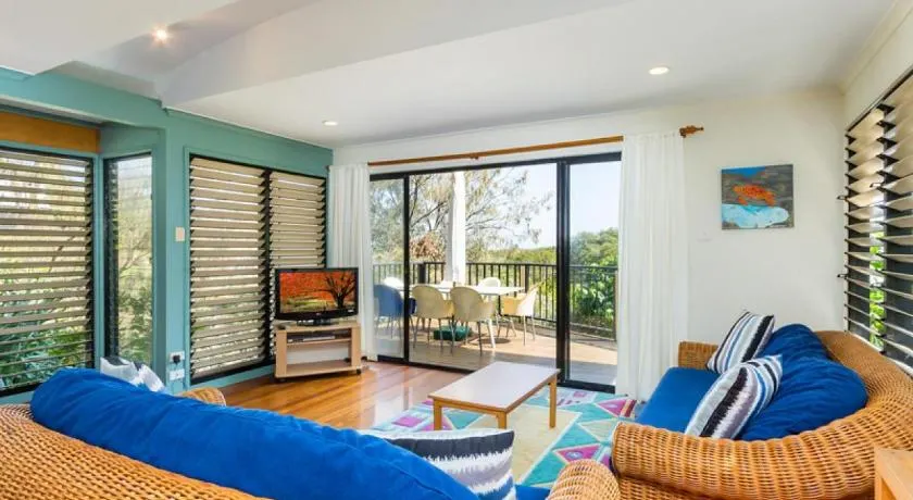 Straddie Beach House 3 - Image 1