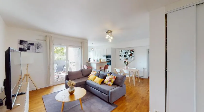 Live Like a Local Stylish 2BR with Balcony & Parking - Image 1