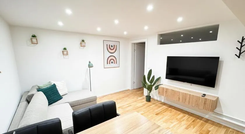 1,5-Zimmer, Top ausgestattet, 4 Pers, Souterrain, Self Check-in, Parkplatz, Netflix & Amazon Prime - Image 1