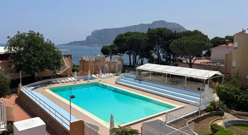 Ashur Ferienwohnungen Mondello Strand - Image 1