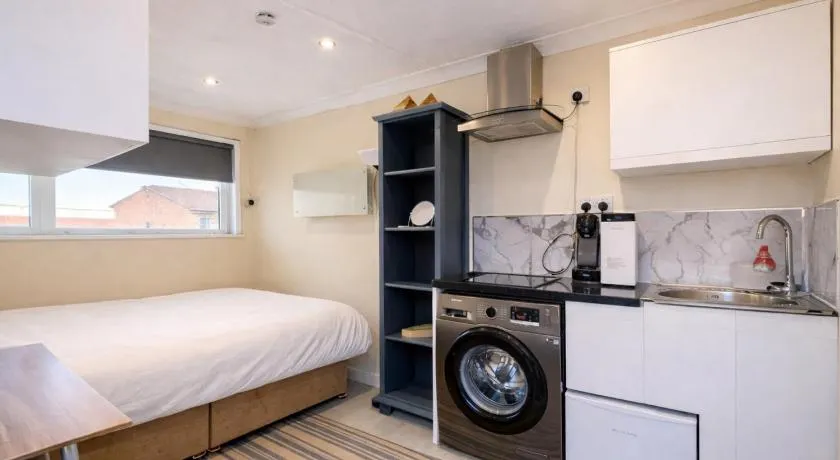 Oleon Apartments - Colchester - Image 1