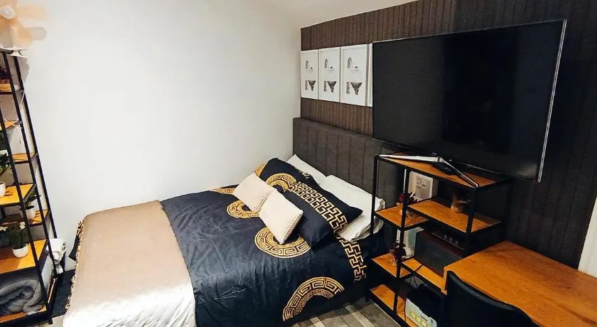 Citywest Luxury Ensuite Attic Room with Workspace near Luas - Image 1