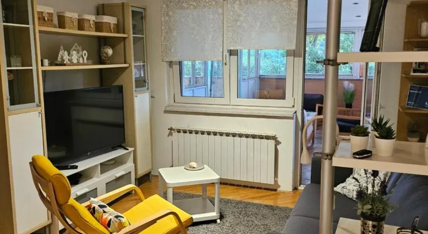 Apartment 40 - Image 1