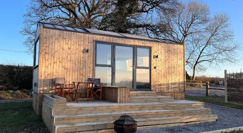 Beautiful cabins in Shaftesbury Dorset countryside - Image 1