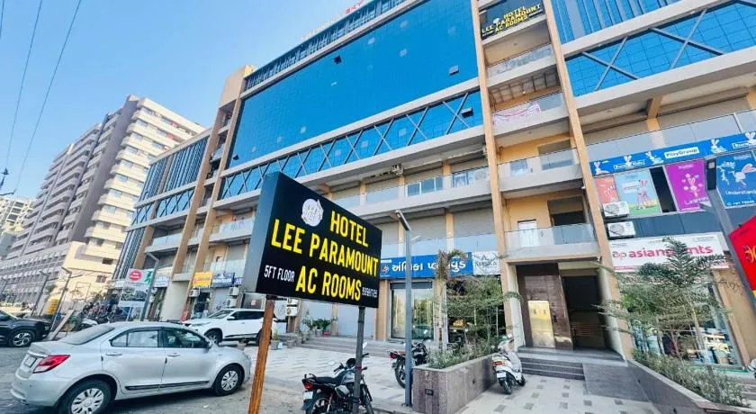 Hotel Lee Paramount - Image 1