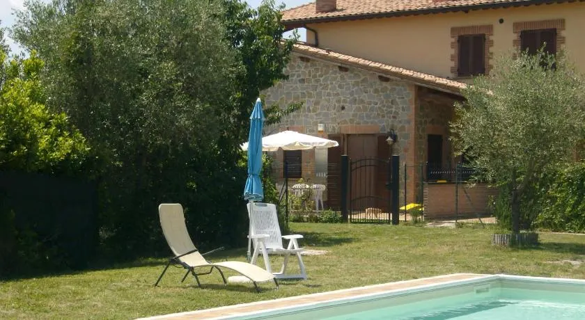 La Loggina Maxi con 2 giardini recintati privati - Image 1