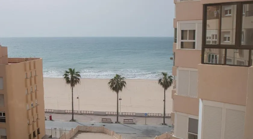 Apartamento Malibu Cadiz playa - Image 1