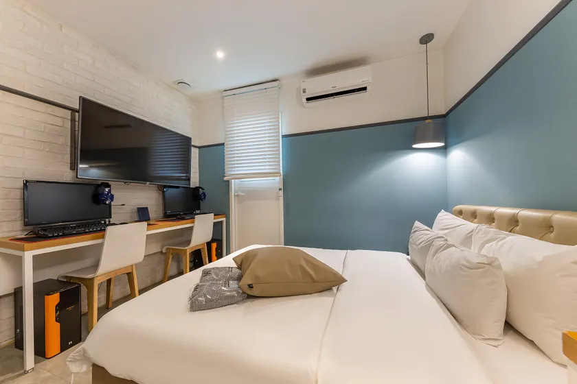 NU Hotel - Image 1