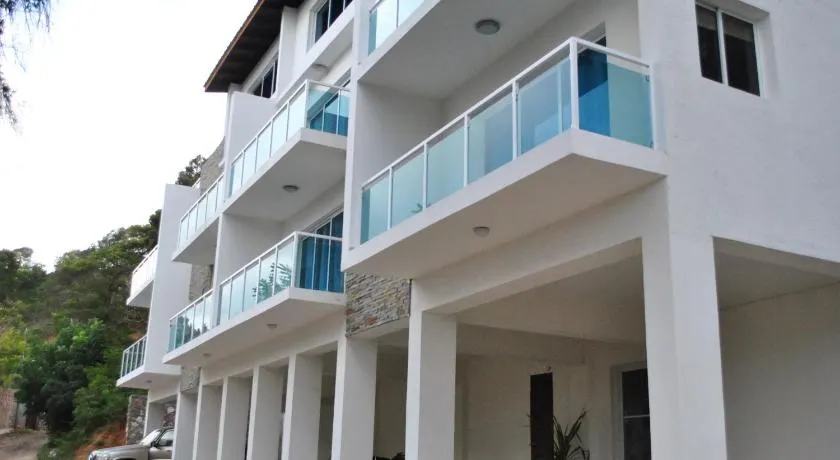 Vue Apartment Hotel - Image 1