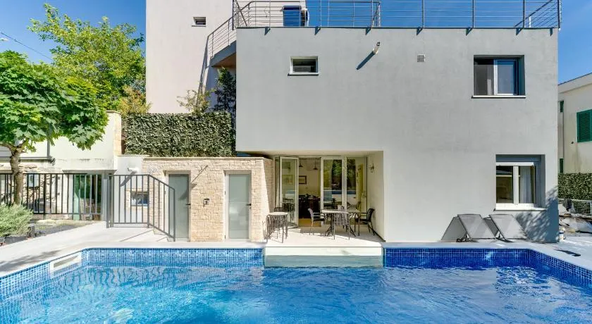 Villa Hedonia with heated pool, Diklo - Image 1