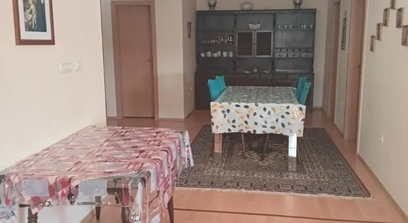peny apartaman comodo e spazioso per le famiglie - Image 1