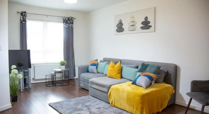 3 bed spacious home for construction workers and families with parking spaces 2 and half bathroom& ensuite Free wifi - Image 1