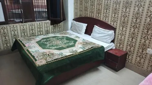 Hotel shiva near railway and bus station - Image 1