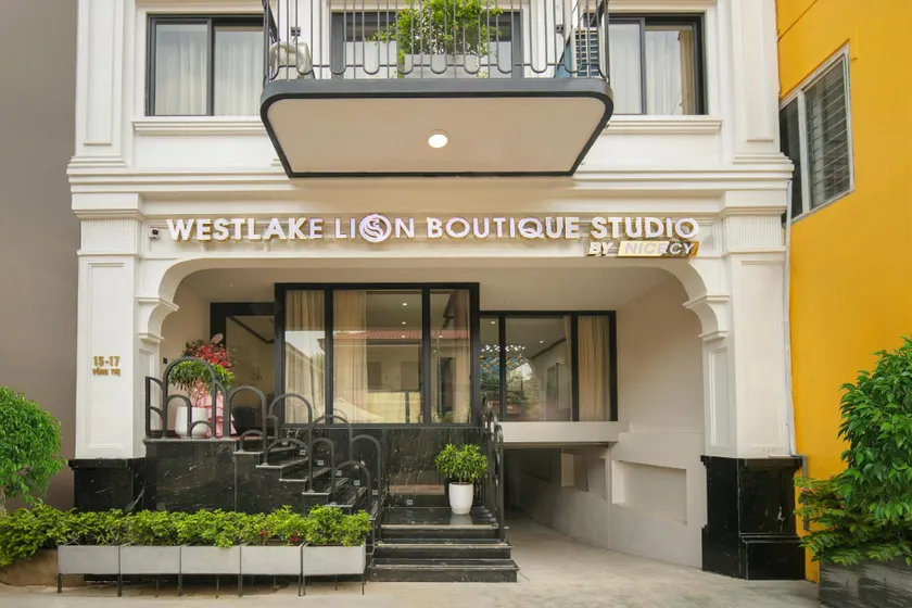 Westlake Lion Boutique Studio & Spa - Image 1