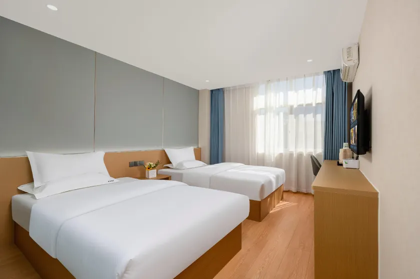 Xichang Xinyue Hotel (Moon Lake Wetland Park Branch) - Image 1