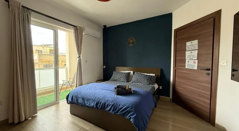 Airport Accommodation Bedroom with your own private Bathroom Self Check In and Self Check Out Air-condition Included - Image 1