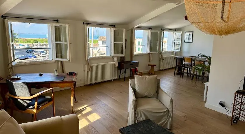 Stunning 80m apartment with sea view - Image 1