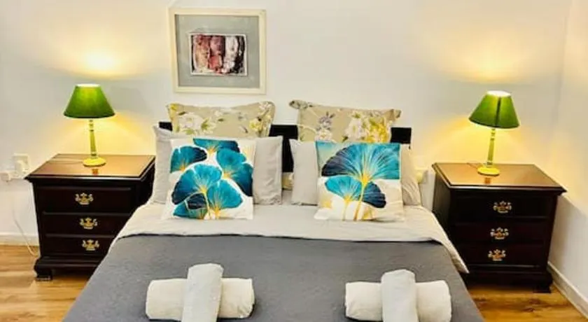 XL Massive Art-Filled Home in Central Area, WALK to Sliema, St Julian's - Image 1