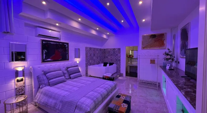 GianLuis Luxury Suites - Image 1