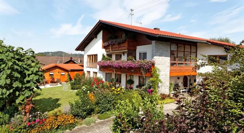 Appartamento con terrazza, griglia e giardino | Vista sul giardino | Ideale per il telelavoro - Image 1