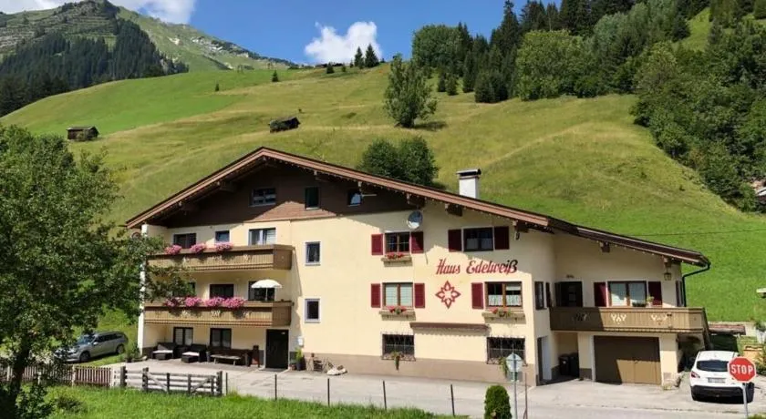 Pension & Ferienwohnungen Haus Edelweiß - Image 1