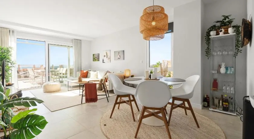 46 Corner Apartment with panoramic sea views and large terrace - Image 1
