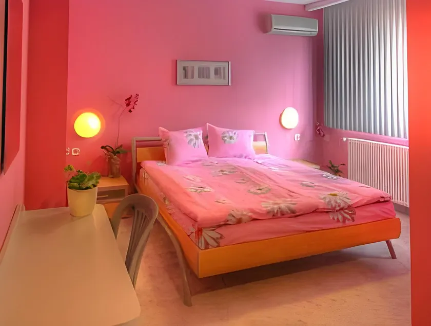 Family Hotel Mania - Image 1