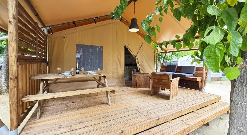 Camping Costa Dorada Tienda safari Aura - Image 1