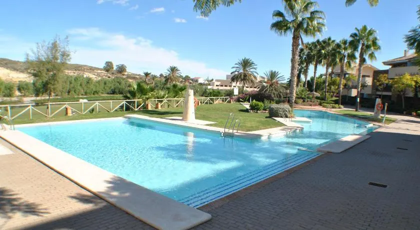 Apartamento con jardín privado y vistas al lago,Valle del Este Golf Agv - Image 1