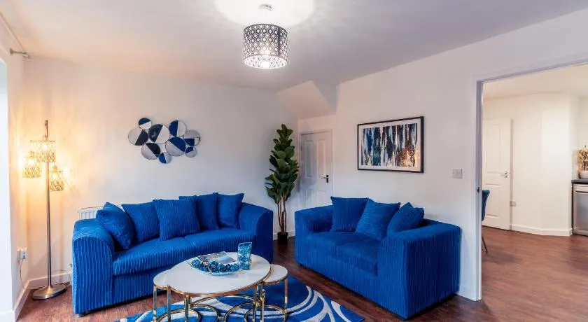 Modern 3 Bed, Ideal for Contractors, FREE PARKING - Central - Image 1