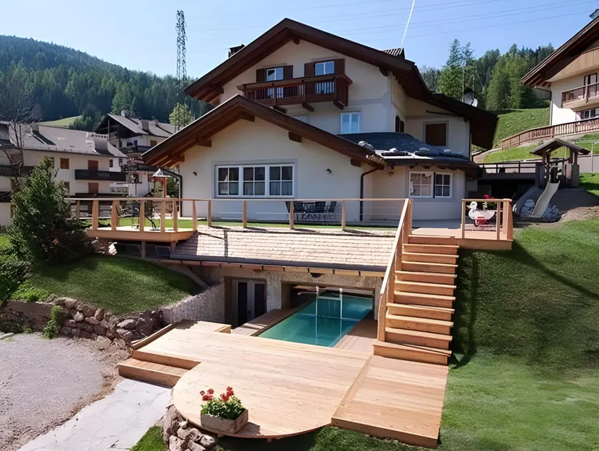 Arnica Mountain Hotel - Image 1