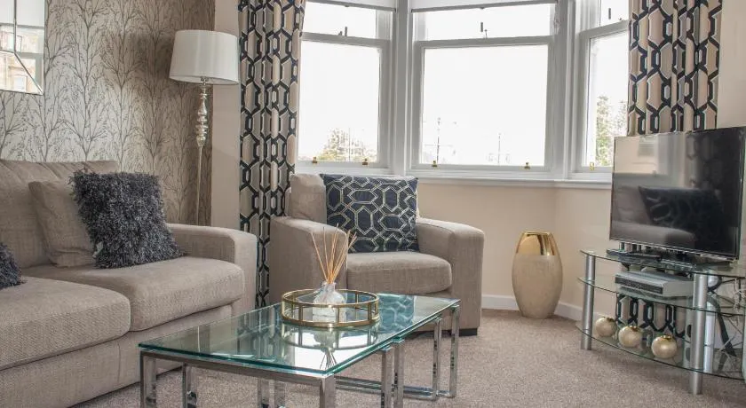Lexington Apartments, entire apartment, sea view, private parking, wifi - Image 1