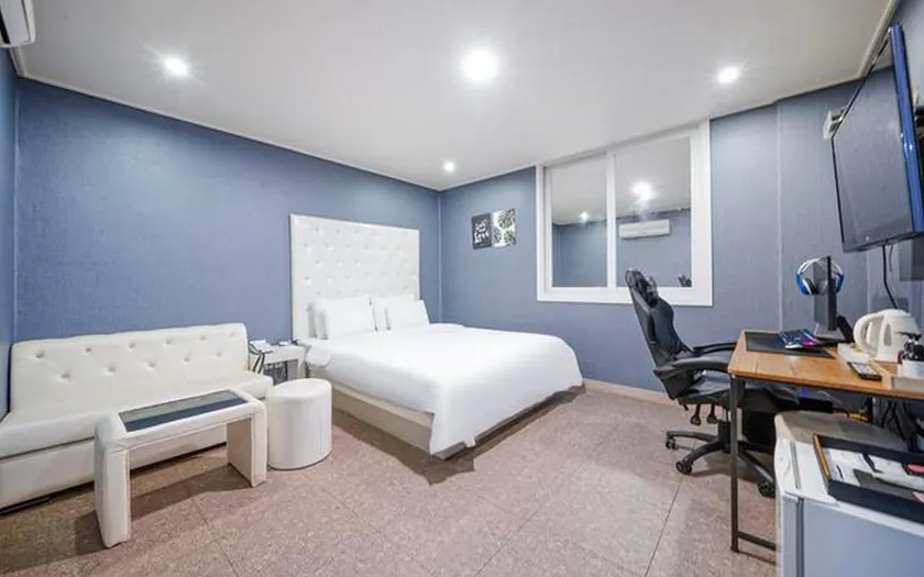 Changwon Sangnamdong Hotel de Maison - Image 1