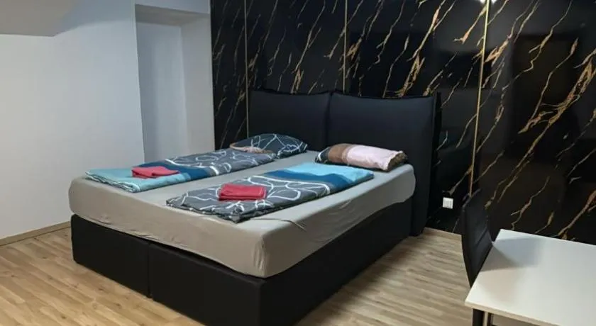 Lovely 1BR &1LR Apt with WiFi Near Amusement Park - Image 1