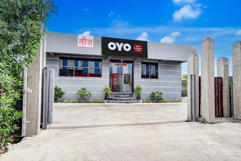 Hotel O by OYO Sunflower Lodge Solapur-mumbai Highway - Image 1
