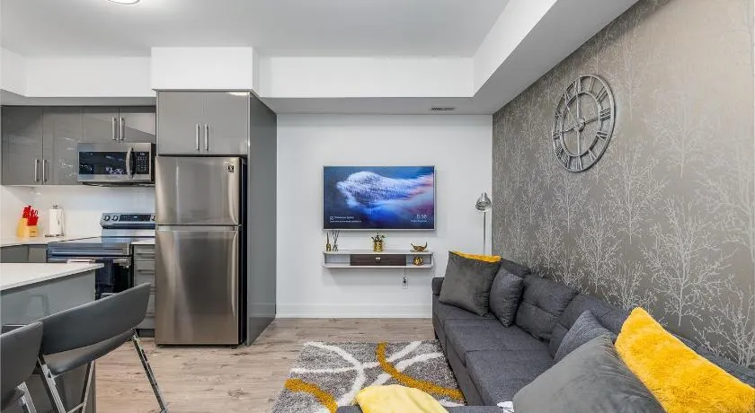 Exquisite 2 Bedroom Apt, mins to the falls. - Image 1