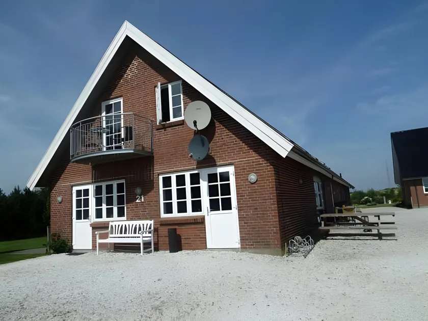 Give Bed & Breakfast - Image 1