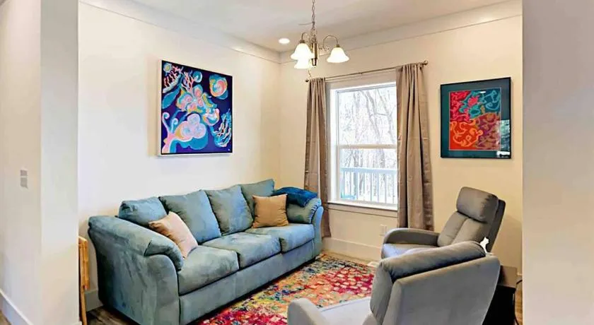 Serenity Views Comfort - Close to City & Parkway! - Image 1