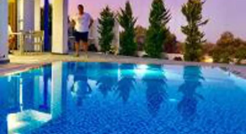 Impeccable 3-Bed Villa monolithos santorini - Image 1